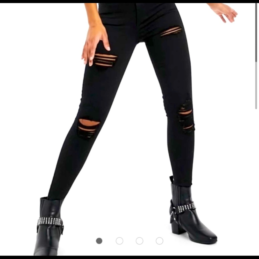 Destroyed skinny jeans